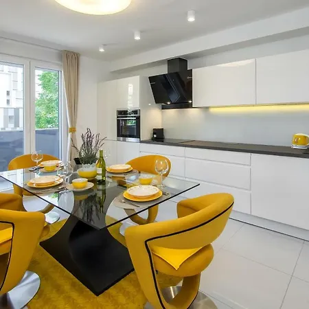 And Luxury 4 Stars Apartment *