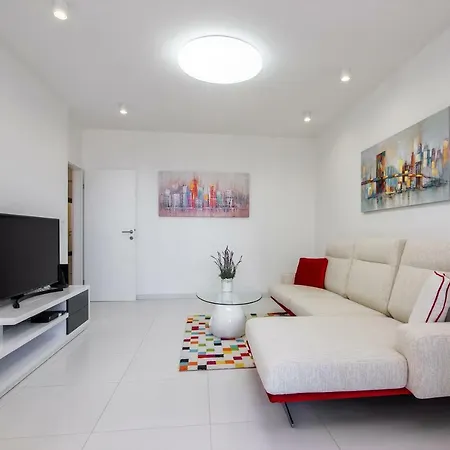 And Luxury 4 Stars * Split