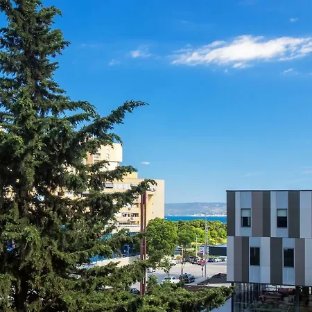 And Luxury 4 Stars *